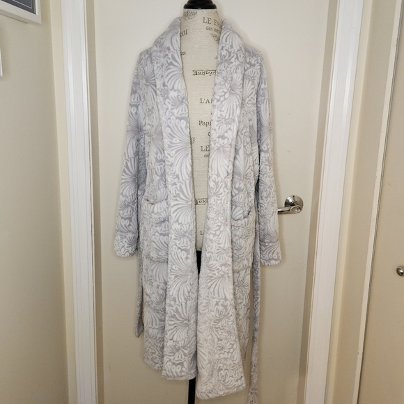Daniel Buchler plush robe - Picture 5 of 9
